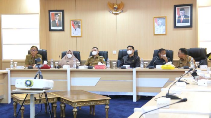 Kepala Dinas Ketahanan Pangan dan Hortikultura Kabupaten Paser, Taharudin saat menjelaskan terkait masalah 35 desa yang rawan pangan di Kabupaten Paser, Kalimantan Timur, Senin (7/2/2022). Foto : BorneoFlash.com/Sarasani.