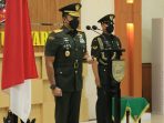 Pangdam VI/Mulawarman Mayjen TNI Teguh Pudjo Rumekso secara resmi melantik 81 prajurit siswa yang mengikuti Pendidikan Pertama Bintara TNI-AD (Dikmaba) TA 2021 Melalui Virtual bertempat di Aula kesetiaan Mako Secaba Rindam VI/Mulawarman Banjarbaru, Jumat (11/02/2022). Foto : HO/Pendam VI/Mlw.