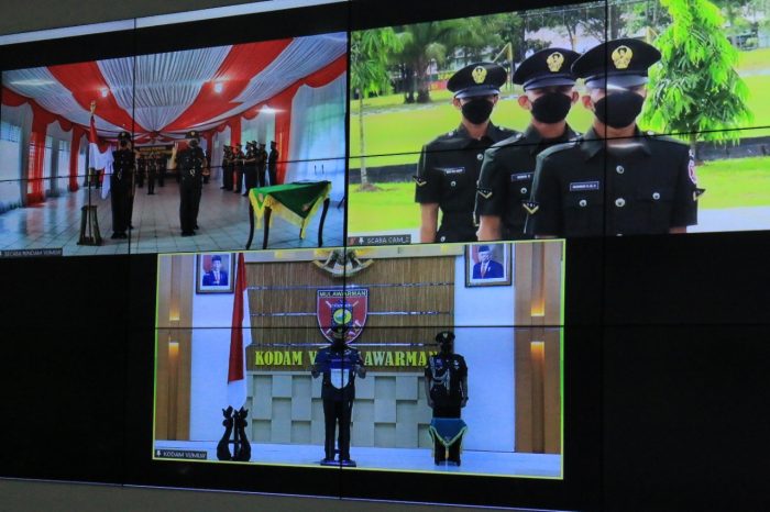 Pangdam VI/Mlw Mayor Jenderal TNI Teguh Pudjo Rumekso  memimpin upacara Penutupan Pendidikan Pertama Bintara TNI AD Tahun Anggaran 2021. Upacara dilaksanakan secara virtual dari ruang Yudha Makodam VI/Mlw Balikpapan Jumat pagi (11/2/2022). Foto : HO/Pendam VI/Mlw.
