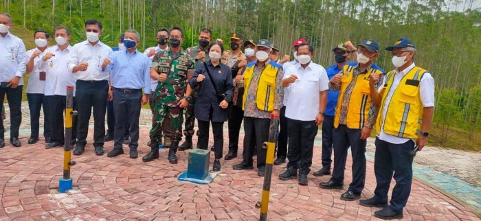 Ketua DPR Republik Indonesia Puan Maharani bersama rombongan melakukan kunjungan kerja ke IKN yang berada di Desa Tengin Kecamatan Sepaku Kabupaten Penajam Paser Utara, Rabu (16/2/2022). Foto: Ist.