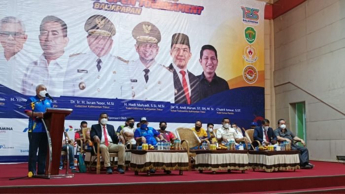 Gubernur Kaltim H Isran Noor saat menutup Kejuaraan Taekwondo Gubernur Cup Open Tournament 2022 Se Kalimantan di Balikpapan Sport Convention Center (BSCC/DOME), Minggu (27/2/2022).  Foto: BorneoFlash.com/Niken.