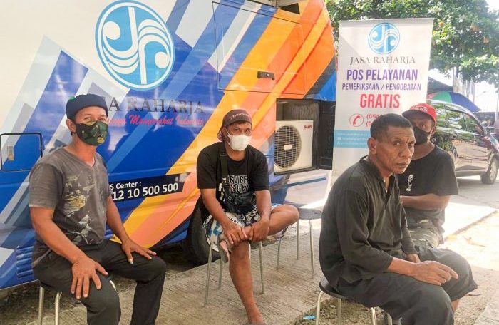 Jasa Raharja Kalimantan Timur menggelar pelayanan kesehatan gratis kepada masyarakat khususnya para penumpang dan pengemudi speed boat di Pelabuhan Semayang Balikpapan. Foto: HO/Jasa Raharja Kaltim.