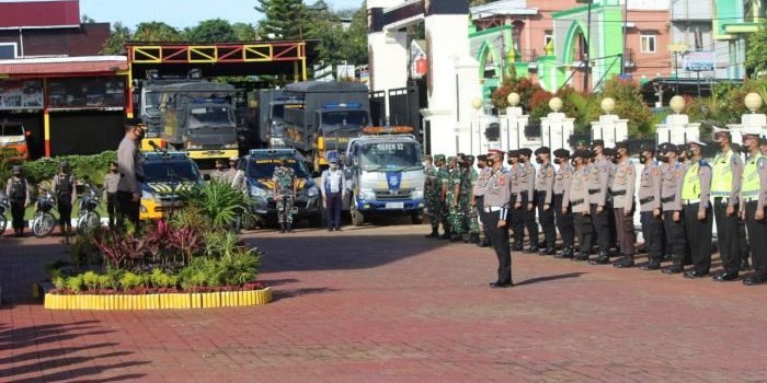 Apel gelar pasukan dalam rangka Operasi Keselamatan Mahakam 2022 di halaman Mako Polres Kutai Barat, Selasa (1/3/2022). Foto: BorneoFlash.com/Lilis Suryani. 