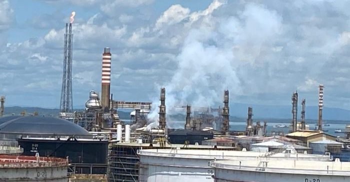 Kejadian kebakaran Kilang Pertamina Balikpapan, Jumat (4/3/2022). Foto: BorneoFlash.com/Niken.