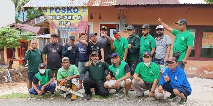 LPM Gunung Samarinda Bantu Lingkungan RT dengan Serahkan Semen dan Tanah Uruk   