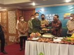 Komandan Pusat Sandi dan Siber TNI Angkatan Darat Brigjen TNI Iroth Sonny Edhie mewakili KSAD Jenderal Dudung Abdurachman dalam acara menyambut Hari Ulang Tahun ke-5 SMSI di Hotel Jayakarta, Jalan Hayam Wuruk, Jakarta, Senin malam, (7/3/2022). Foto: HO/SMSI Pusat.