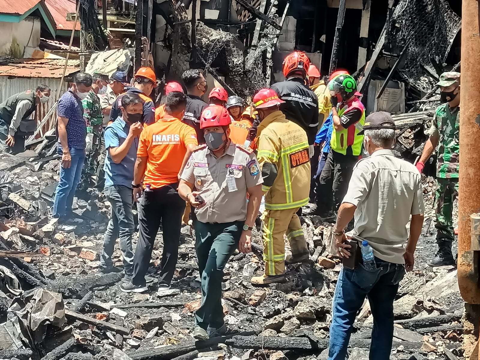 Dengan Bantuan Alat Berat Korban Ke 4 Kebakaran KM 2 Berhasil di Evakuasi