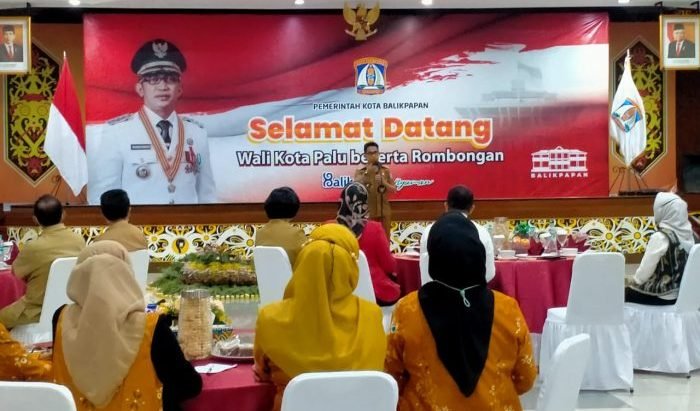 Wali Kota Balikpapan H Rahmad Mas'ud saat memberikan sambutan dalam menyambut Wali Kota Palu beserta jajaran di Aula Kantor Pemkot Balikpapan, Selasa (8/3/2022). Foto: BorneoFlash.com/Niken.
