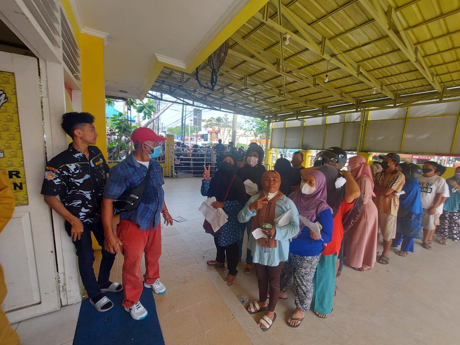 Bantu Masyarakat Atasi Kelangkaan, AMPI Balikpapan Jual Minyak Goreng Murah 