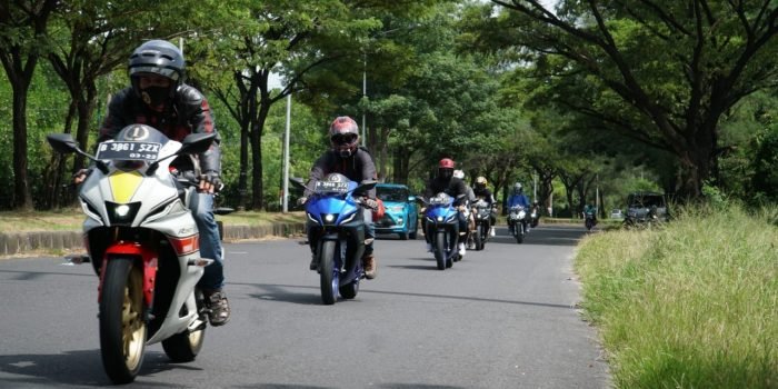 Geber All New R15 Connected Dalam Euforia bLU cRU Fun Riding “Road to Mandalika” di Bali