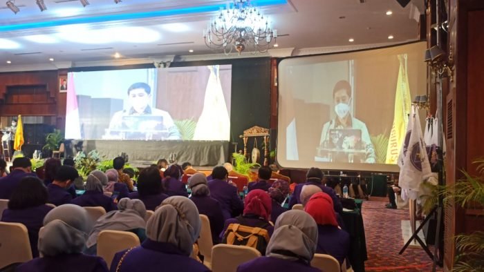 Wakil Menteri Kesehatan Dante Saksono Harbuwono saat menghadiri Kongres PDGI ke XXVII di Ballroom Hotel Grand Senyiur Balikpapan, Kamis (17/3/2022). Foto: BorneoFlash.com/Niken.
