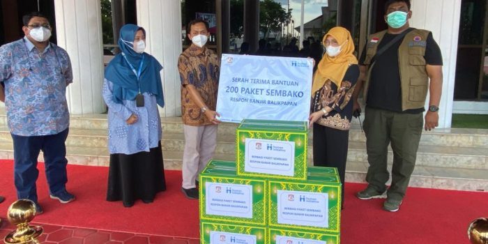 Human Initiative Berikan 200 Paket Sembako Untuk Korban Banjir Kepada Pemkot Balikpapan   