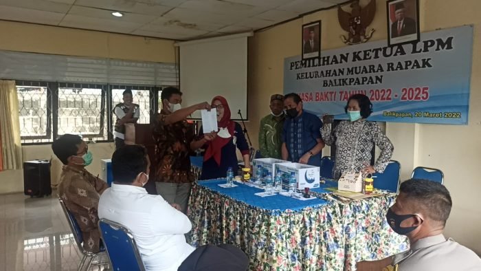 Pemilihan Ketua Lembaga Pemberdayaan Masyarakat (LPM) Muara Rapak periode 2022-2025 yang berlangsung di Kelurahan Muara Rapak, Minggu (20/3/2022).Foto: BorneoFlash.com/Niken.