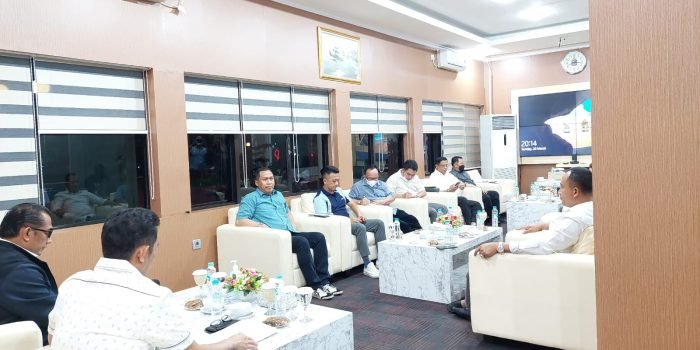 Rapat koordinasi Pemkot Balikpapan bersama unsur Forkopimda Balikpapan di Ruang VIP Wali Kota Balikpapan, Minggu (20/3/2022) malam.Foto: BorneoFlash.com/Niken.