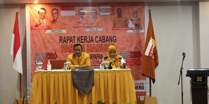 DPC Partai Hanura Balikpapan kepada para kader dengan menggelar Rakercab di Hotel Platinum Balikpapan, Minggu (27/3/2022). Foto: BorneoFlash.com/Niken.