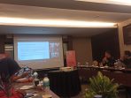 Perwakilan jurnalis Balikpapan menyaksikan peluncuran Supertext perpesanan hybrid bersama CEO Supertext melalui virtual di Berau Room Swiss Belhotel Balikpapan, Senin (28/3/2022). Foto: BorneoFlash.com/Niken.