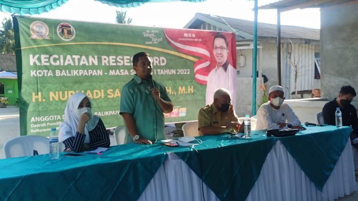 Anggota DPRD Balikpapan H Nurhadi Saputra menggelar kegiatan reses masa sidang I tahun 2022 di Jalan Tanjung Kelor RT 20 Kelurahan Manggar Baru, Senin (28/3/2022). foto: BorneoFlash.com/Niken.