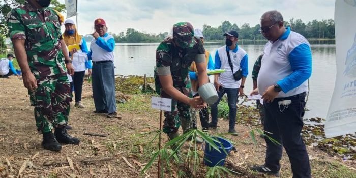 Peringati Hari Air Dunia, Dandim 0905/Balikpapan Lakukan Penanaman Bibit Pohon Bambu
