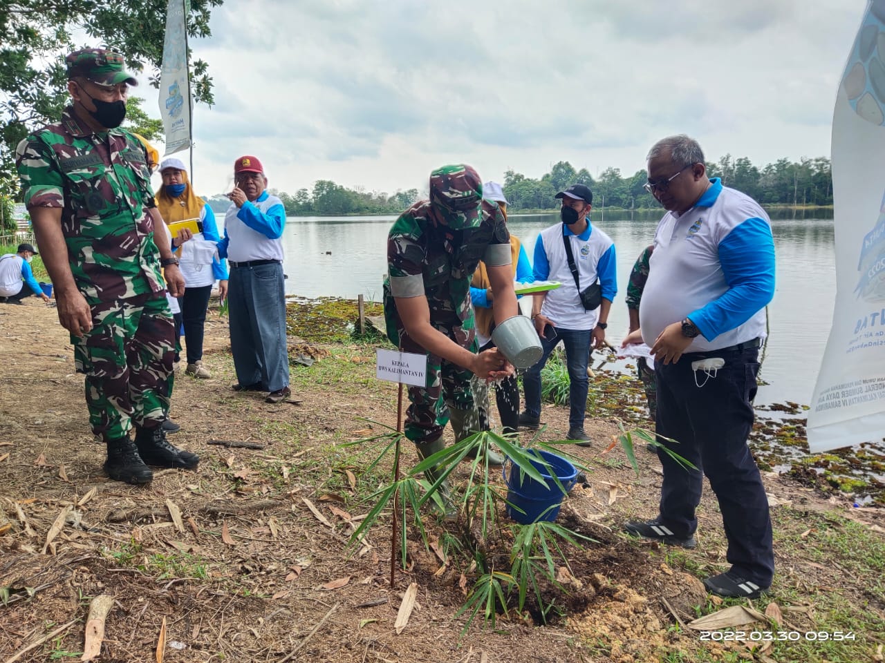 Peringati Hari Air Dunia, Dandim 0905/Balikpapan Lakukan Penanaman Bibit Pohon Bambu
