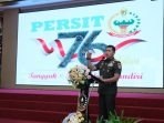 Pangdam VI/Mulawarman Mayjen TNI Teguh Pujo Rumekso, hadiri acara syukuran dalam rangka memperingati HUT ke-76 Persit Kartika Chandra Kirana tahun 2022 yang berlangsung di Aula Makodam VI/Mulawarman, Senin (4/4/2022). Foto: HO/Pendam VI/Mlw.
