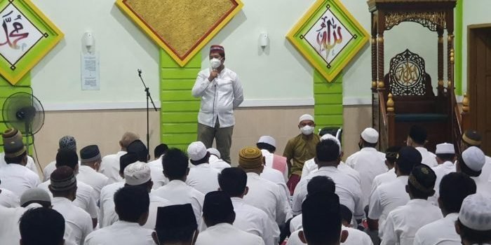 Sejumlah Warga Binaan Pemasyarakatan (WBP) Rumah Tahanan Negara (Rutan) Kelas IIB Tanah Grogot antusias ikuti kegiatan keagamaan di Masjid Nurul Iman Rutan. Foto: BorneoFlash.com/Sarrassani.