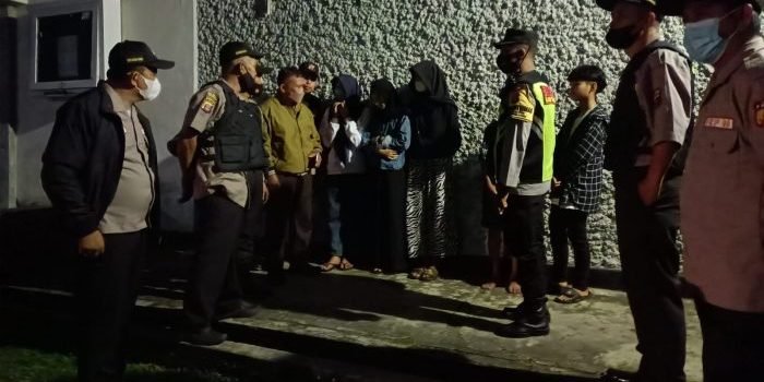 Patroli Malam Bhabinkamtibmas Muara Rapak Sasar Kumpulan Anak Muda   