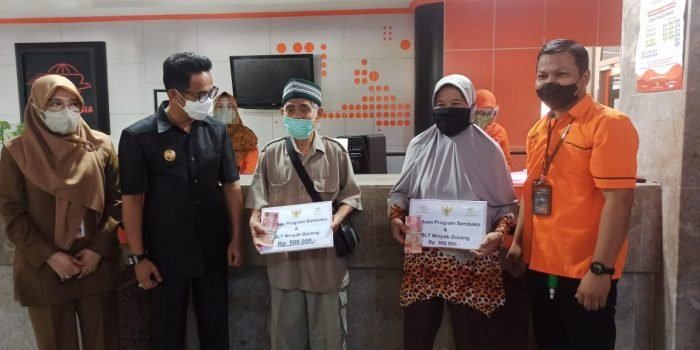 Sasar 12.185 KPM, Wali Kota Balikpapan Serahkan Secara Simbolis BLT Dari Kemensos  