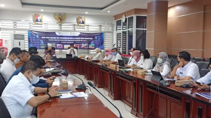 Pemkot Balikpapan bersama Bank Indonesia Cabang Balikpapan menggelar High Level Meeting Tim Pengendalian Inflasi Daerah (TPID) Kota Balikpapan di Ruang Rapat I Kantor Wali Kota Balikpapan, Rabu (20/4/2022). Foto: BorneoFlash.com/Niken.
