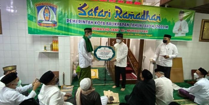 Safari ramadhan ke 7 berlangsung di Masjid Jami' Al- Mukhayyar yang berlokasi di Jalan Al Mukhayyar RT 27 Kelurahan Gunung Sari Ilir Kecamatan Balikpapan Tengah, Sabtu (23/4/2022). Foto: BorneoFlash.com/Niken.