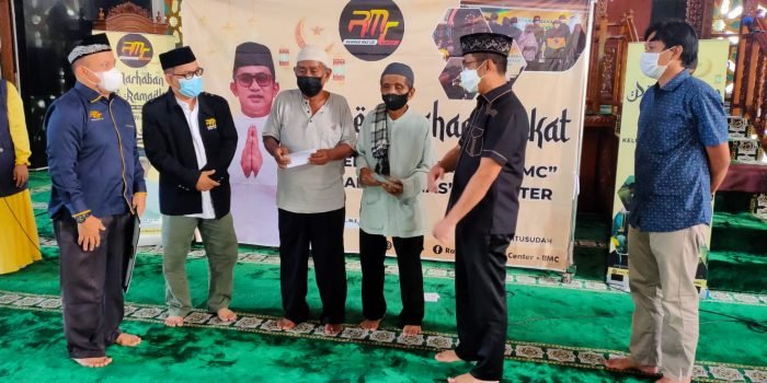 Yayasan RMC Bagikan Zakat Kepada 19 Ribu Jiwa Se-Kota Balikpapan