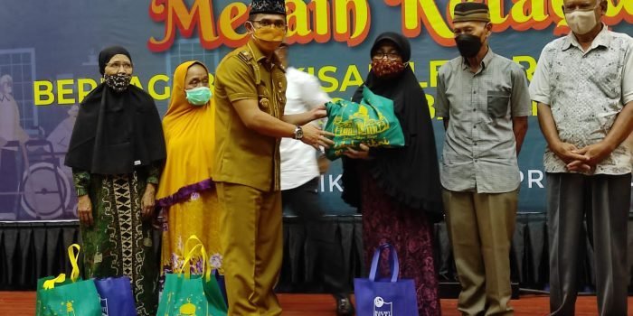 Kegiatan Rutin Setiap Tahun, TP PKK Balikpapan Gandeng Blue Sky Hotel Berbagi Bingkisan Lebaran