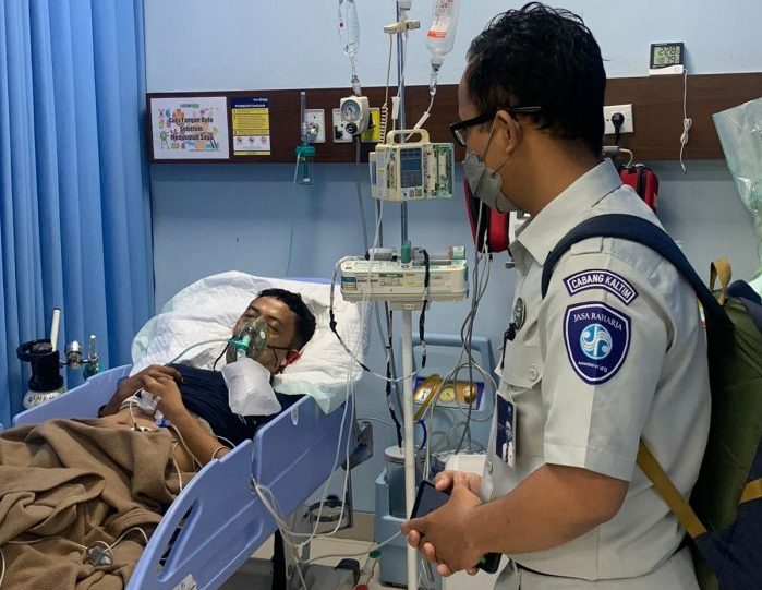 Jasa Raharja Kaltim Jamin Korban Laka Beruntun yang melibatkan 3 mobil terjadi di Jl Letkol Pol. Asnawi Arbain atau bisa disebut BJBJ pada Senin (25/4/2022) sekitar pukul 12.00 wita. Foto: HO/Jasa Raharja Kaltim.
