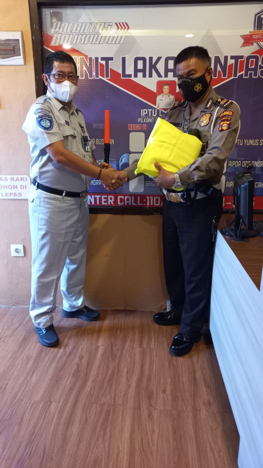 Serahkan Bantuan Pencegahan Kecelakaan Jasa Raharja Kaltim Komitmen Keselamatan