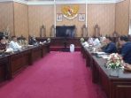Rapat Dengar Pendapat (RDP) DPRD Balikpapan dengan PT Pertamina dan warga RT 22 Kelurahan Karang Jati di Ruang Rapat Paripurna DPRD Balikpapan, Selasa (26/4/2022). Foto: BorneoFlash.com/Niken.