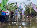 PT Pertamina Hulu Kalimantan Timur (PHKT) menjalankan program CSR unggulan Randu Pesona, yaitu program Reintensifikasi Perikanan Terpadu dengan Pengolahan Sampah Organik dan Mina Padi. Foto: HO/PHKT.