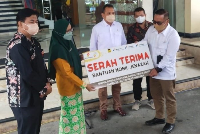 SKK Migas dan KKKS Serahkan bantuan Program Pemberdayaan Masyarakat (PPM), berupa Jembatan Penyeberangan Orang (JPO) Kawasan CBD Tenggarong dan 1 unit mobil jenazah bagi operasional RSUD Abadi Samboja (12/05/2022). Foto: HO.