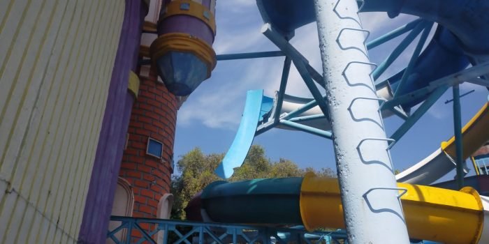 Arena Kolam Renang Kenjeran Park yang berlokasi di Jalan Kenjeran Sukolilo, Kecamatan Bulak Kota Surabaya, Sabtu (7/5/2022).