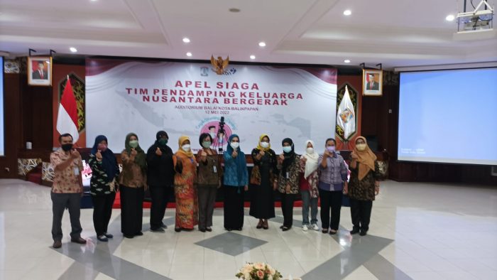 Tim Pendamping Keluarga (TPK) Kota Balikpapan mengikuti apel siaga TPK Nusantara Bergerak secara zoom di Auditorium Kantor Walikota Balikpapan, Kamis (12/5/2022). Foto: BorneoFlash.com/Niken.