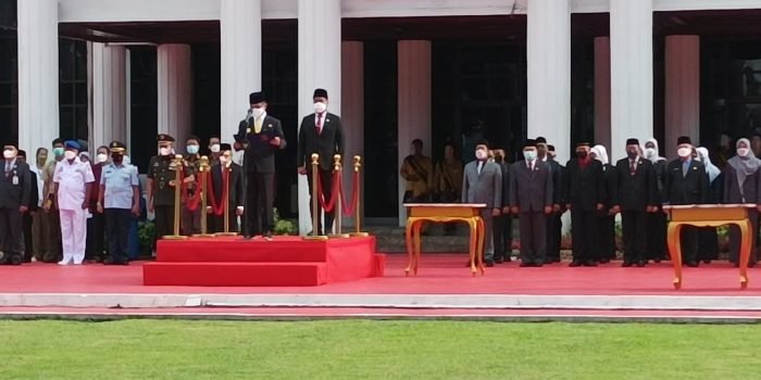 Peringatan Hari Pendidikan Nasional tahun 2022 di Halaman Pemerintah Kota (Pemkot) Balikpapan, Jumat (13/5/2022). Foto: BorneoFlash.com/Niken.