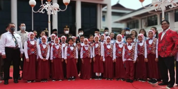 Foto Bersama Tim paduan suara SD Patra Dharma 1, Foto : BorneoFlash.com/Niken