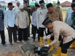 Wali Kota Balikpapan H Rahmad Mas'ud, SE, ME meletakan batu pertama pembangunan guest house Peradaban Ummul Quro Pondok Pesantren Hidayatullah, yang berlokasi di Jalan Mulawarman Kelurahan Teritip Kecamatan Balikpapan Timur, Sabtu (14/5/2022). Foto: BorneoFlash.com/Niken.