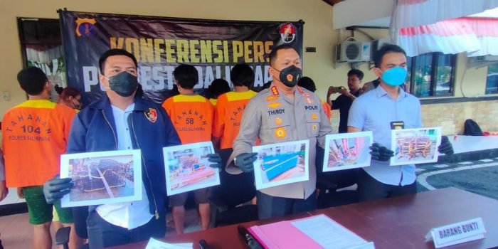 Kapolresta Balikpapan Kombes Pol Thirdy Hadmiarso saat gelar konferensi pers, Selasa (17/5/2022). Foto: Ist.