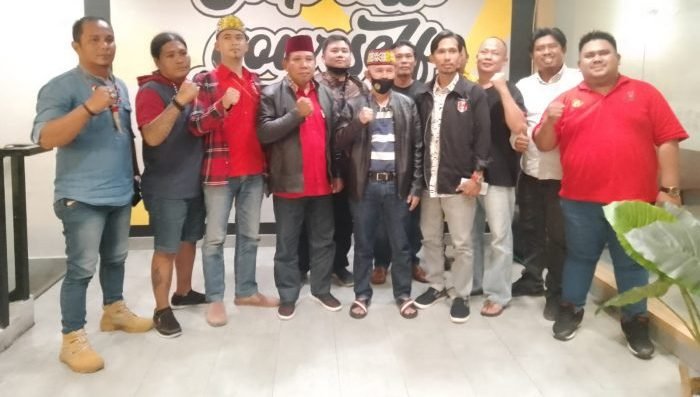 LPADKT-KU Balikpapan dan sejumlah Ormas Balikpapan menggelar diskusi di salah satu Cafe Balikpapan, Rabu (18/5/2022) malam. Foto: Ist.