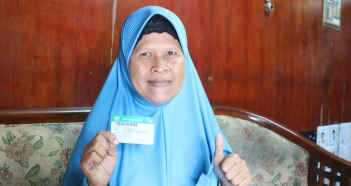 Jaenatun, salah satu warga Kota Balikpapan yang merasakan manfaat Program Jaminan Kesehatan Nasional-Kartu Indonesia Sehat (JKN-KIS). Foto: HO/BPJS Kesehatan.