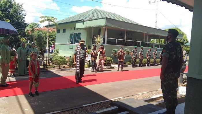 Danrem 091/ASN, Brigjen TNI Dendi Suryadi saat mengunjungi Kodim 0912/KBR pada Rabu (25/5/2022). Foto: BorneoFlash.com/Lilis Suryani.