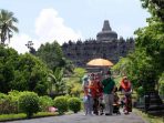 Sejumlah wisatawan Lokal berada di kompleks Taman Wisata Candi (TWC) Borobudur, Magelang, Jateng. Foto: ANTARA/ANIS EFIZUDIN.