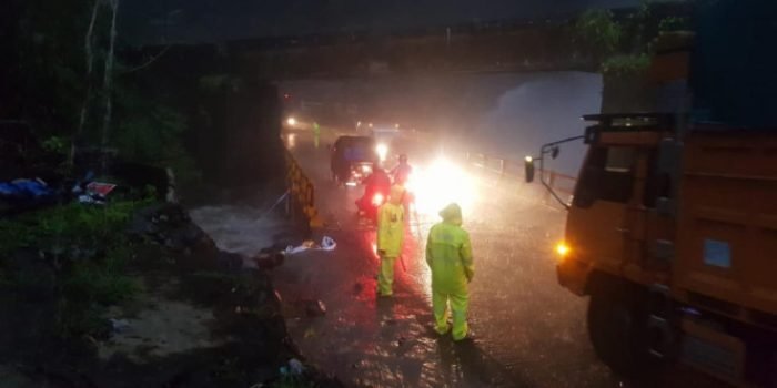 Air Terjun Lembah Anai Meluap, Arus Lalu Lintas Terganggu