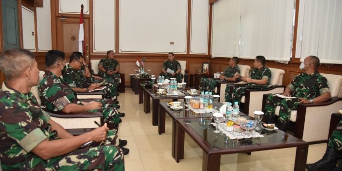 Irdam VI/Mlw Sambut Kunjungan Kerja Irjen TNI