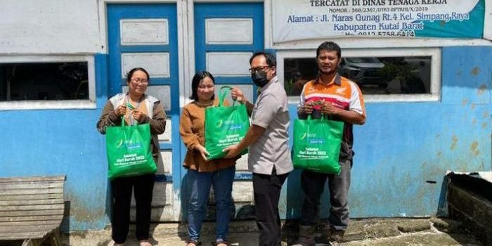 Rangkaian Peringati May Day, BPJS Ketenagakerjaan Kubar Berbagi Sembako