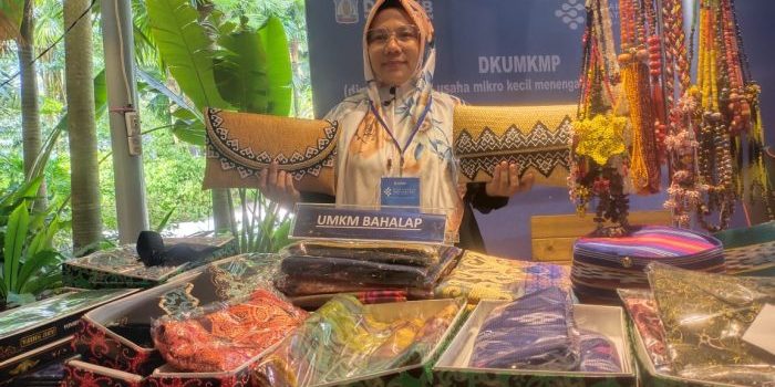 Dompet Kerajinan UMKM Bahalap Tampil Pada Paris Fashion Week Tahun Ini  